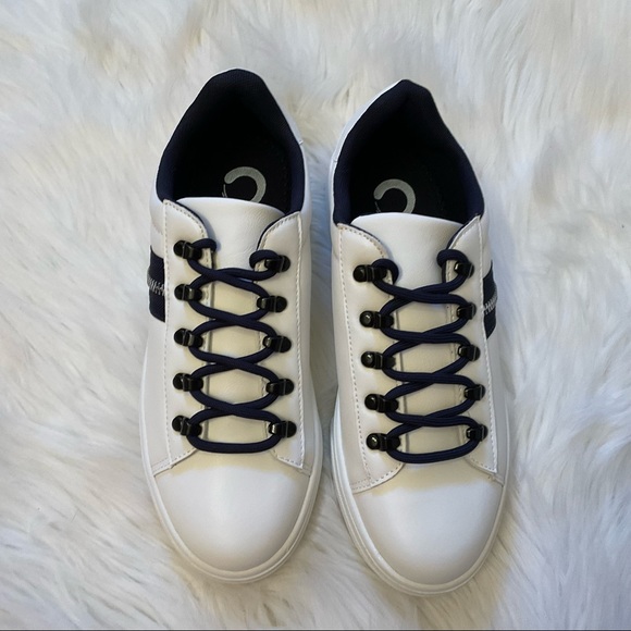 Journee Collection Arden Sneakers - New in Box - Size 8 - White / Navy - Picture 5 of 16